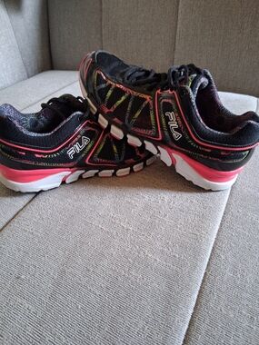 Fila Women's Black Sneakers Sz 6.5 Athletic Shoes